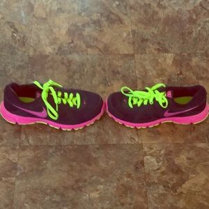 Nike Revolution 2 Sneakers